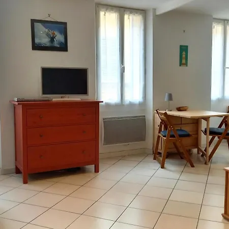 Appartement Charmant Studio Au Mourillon, A 100m De La Plage ! *